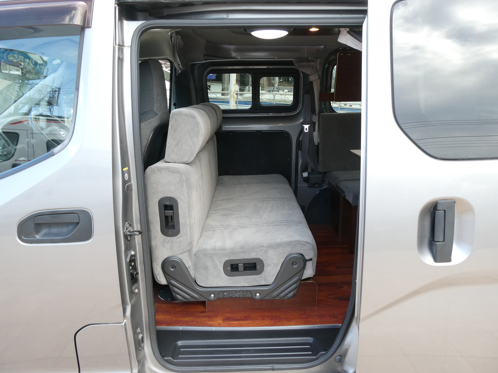 キャンピングカーバンコン