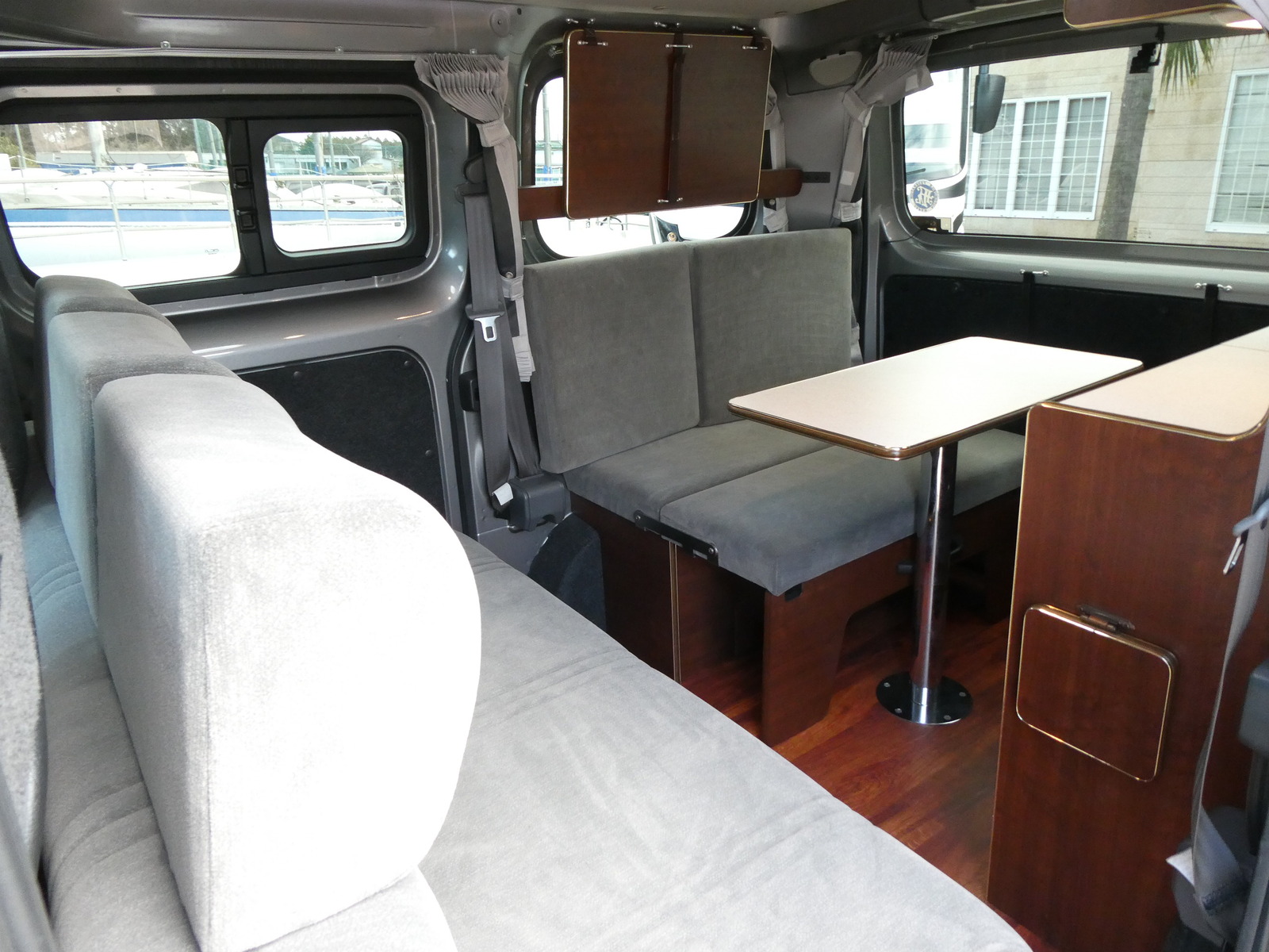 キャンピングカーバンコン