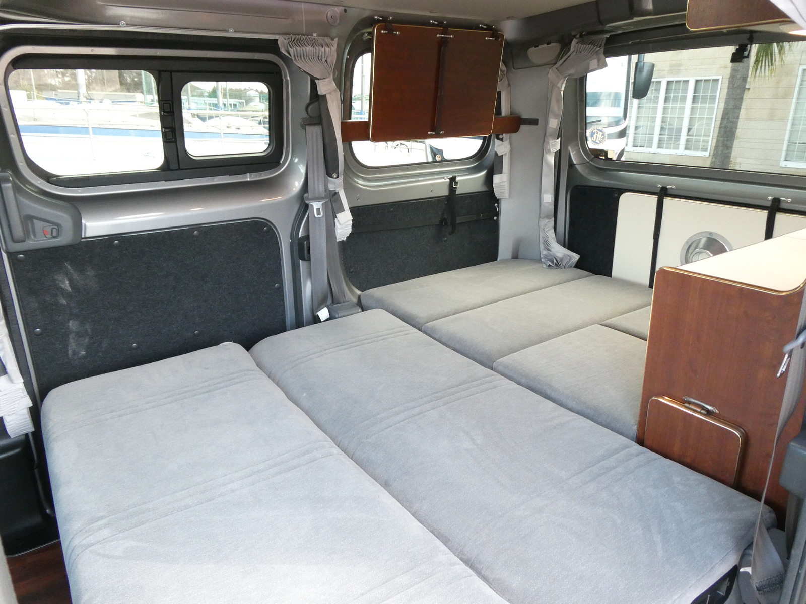 キャンピングカーバンコン