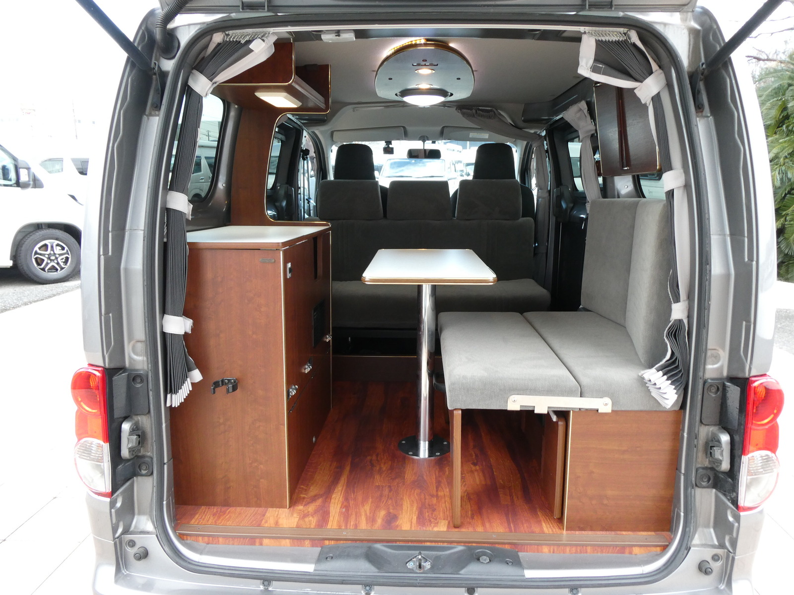 キャンピングカーバンコン