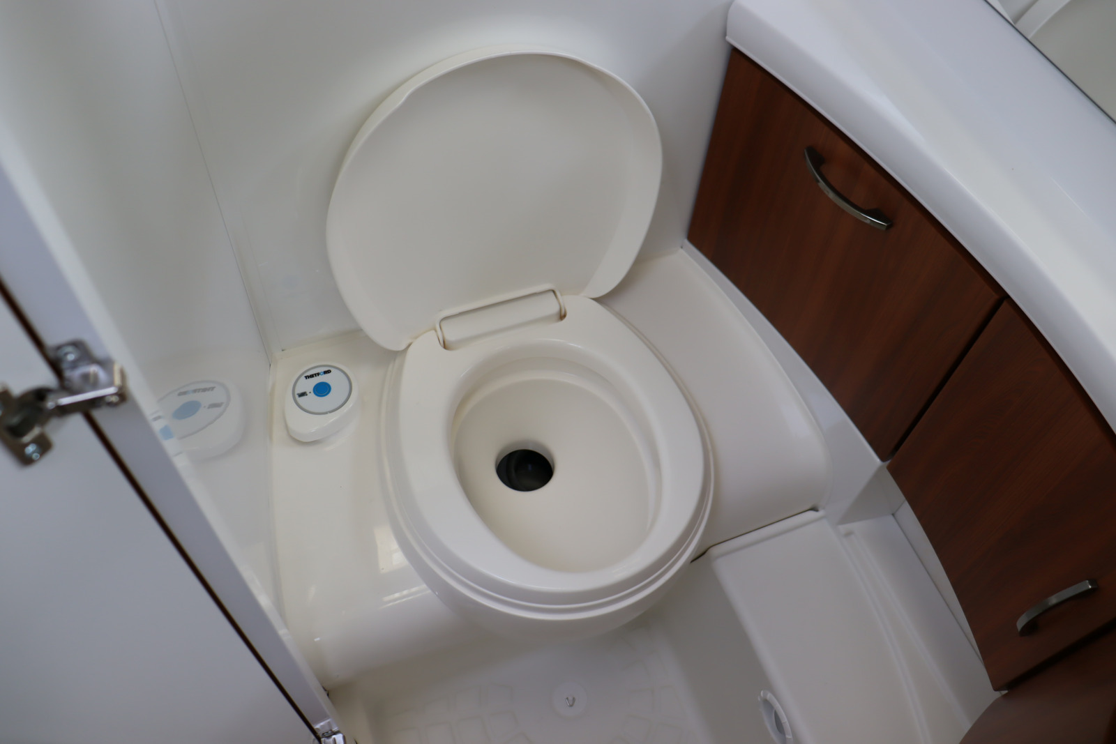 キャンピングカートレーラー