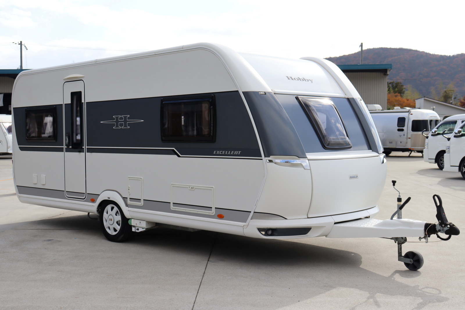 キャンピングカートレーラー