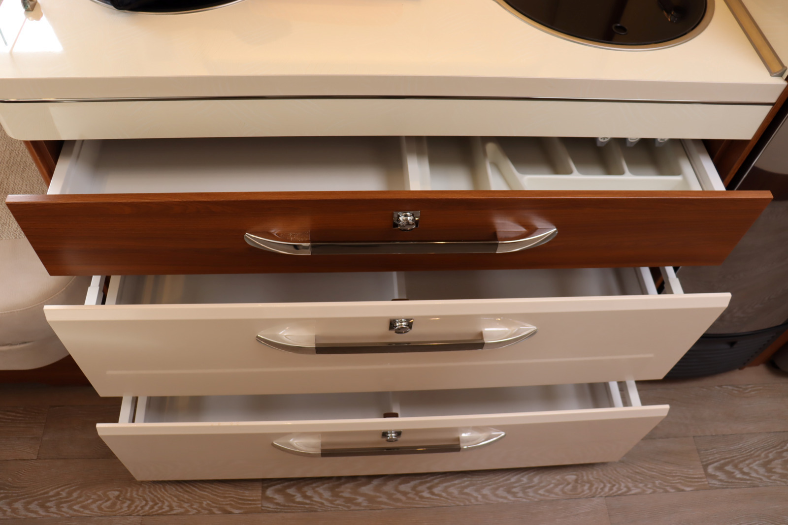 キャンピングカートレーラー