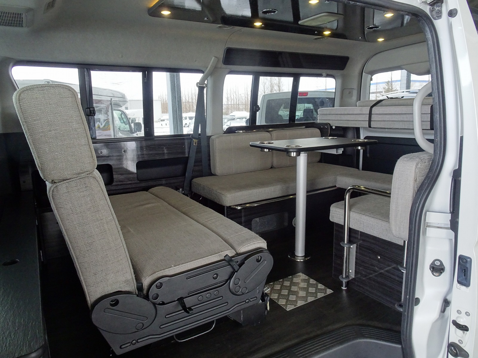 キャンピングカーバンコン