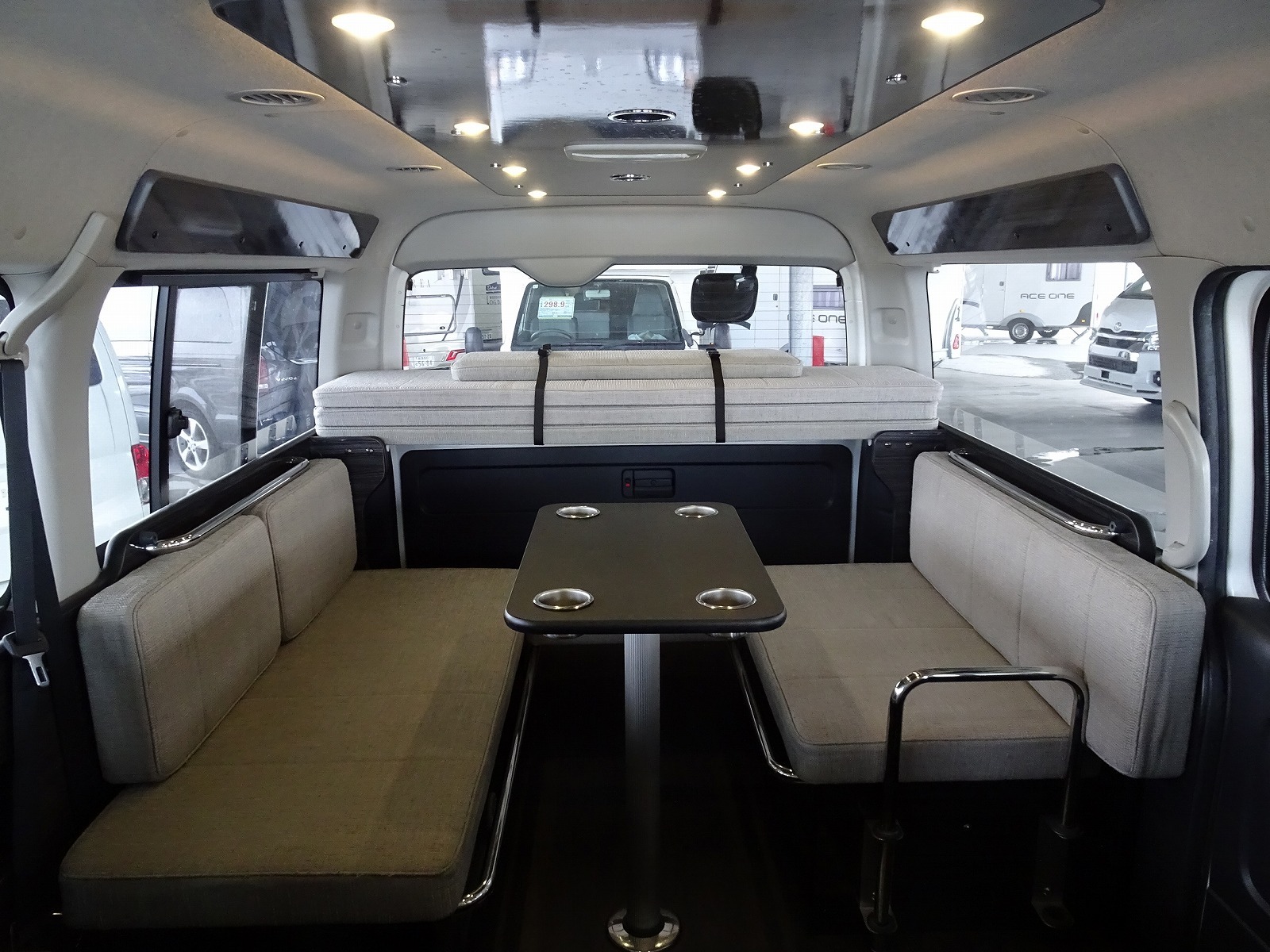 キャンピングカーバンコン