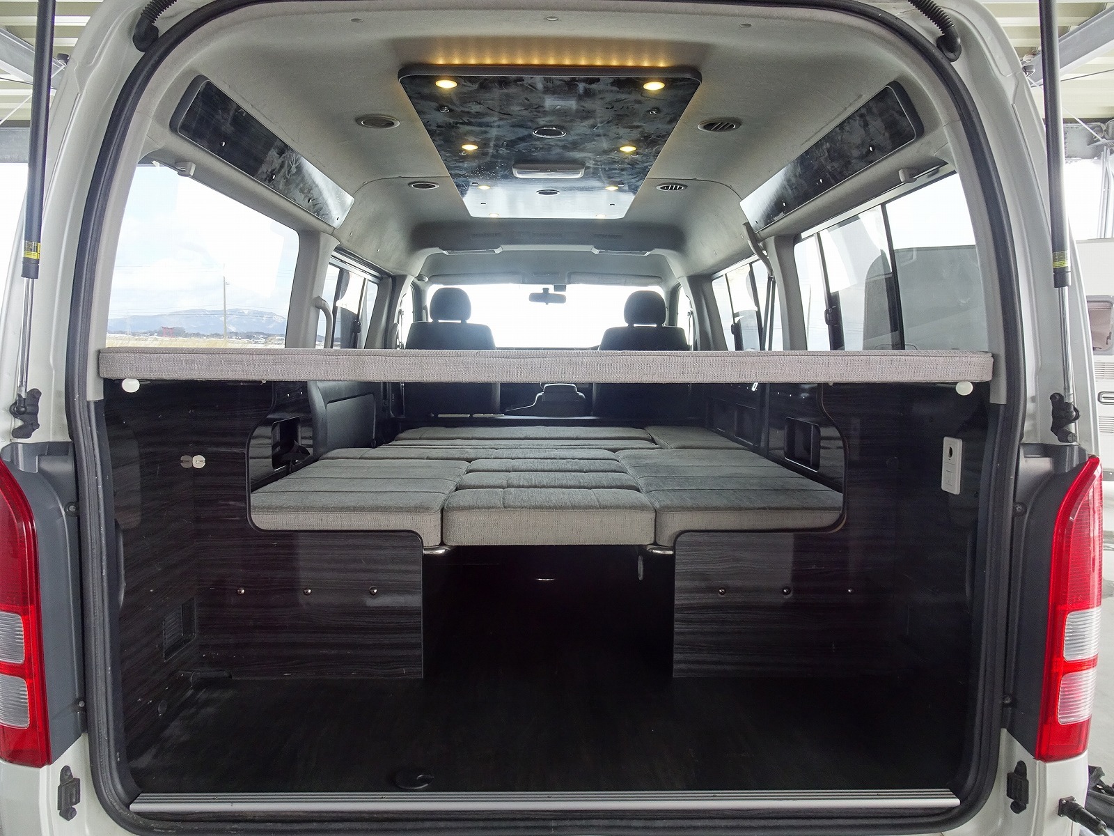 キャンピングカーバンコン