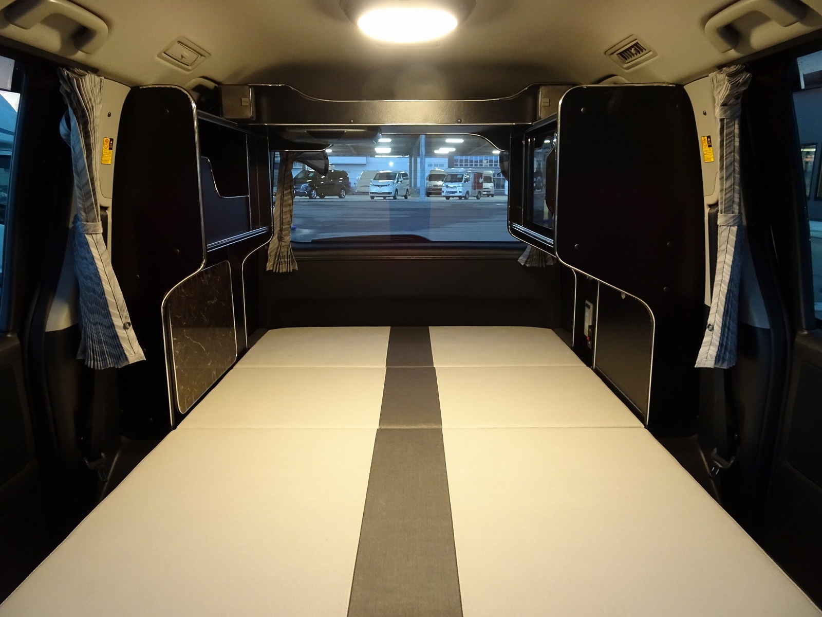 キャンピングカーバンコン