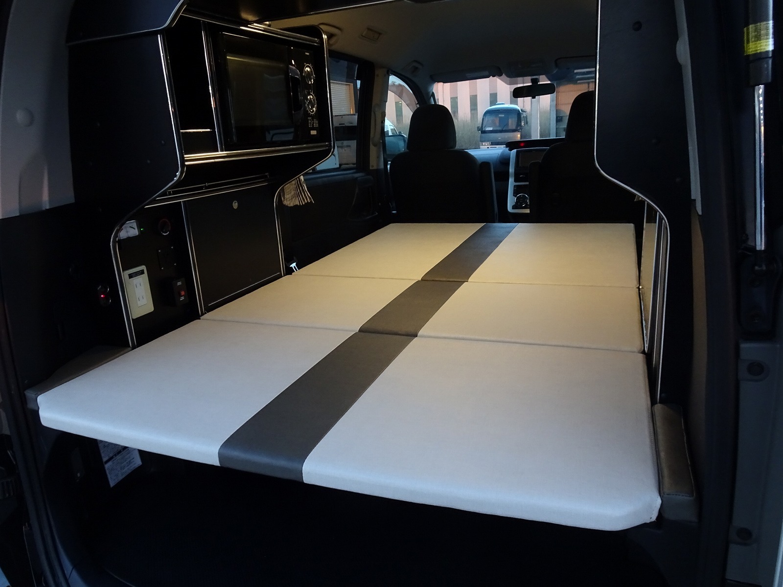 キャンピングカーバンコン