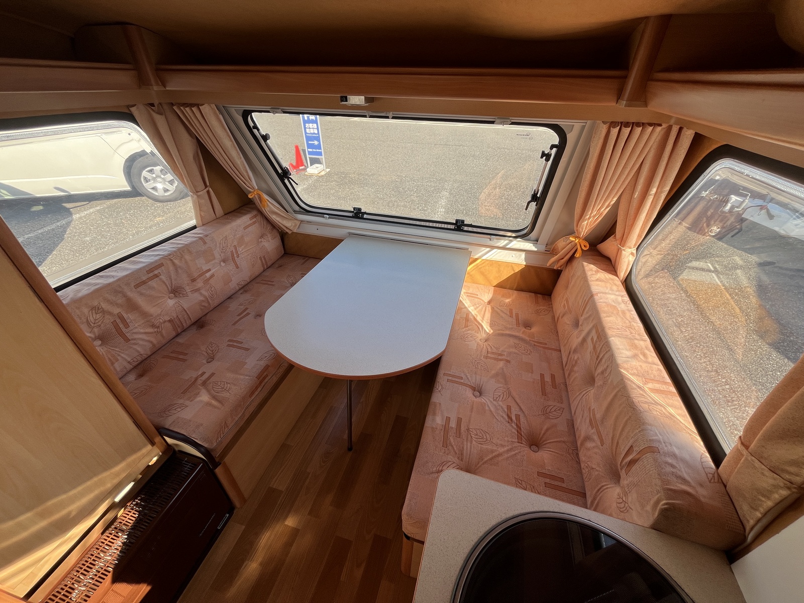 キャンピングカートレーラー