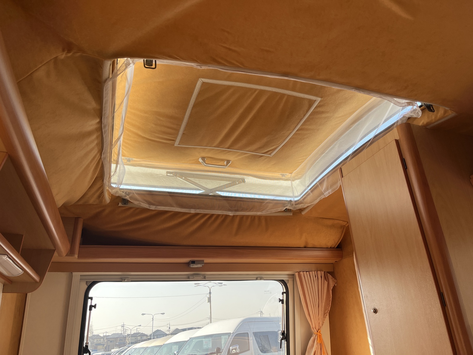 キャンピングカートレーラー