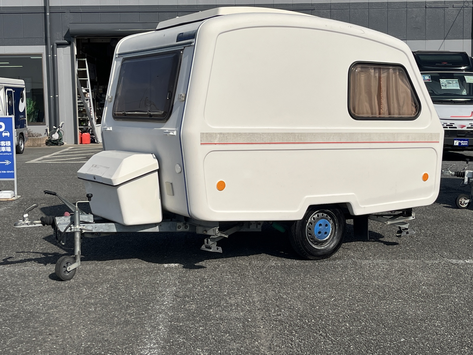 キャンピングカートレーラー