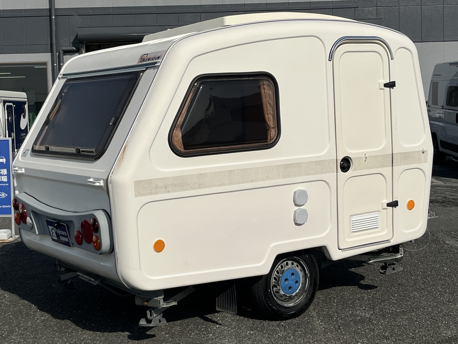 キャンピングカートレーラー