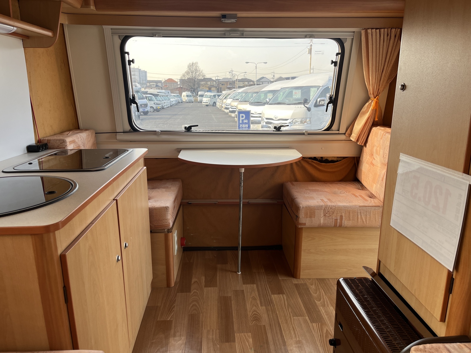 キャンピングカートレーラー