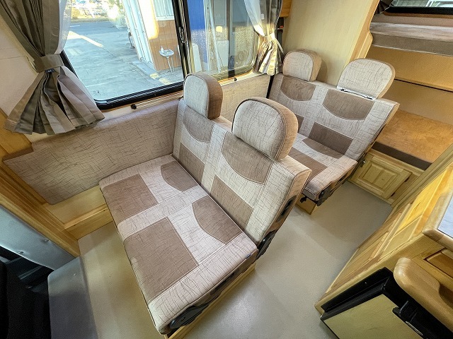 キャンピングカーキャブコン