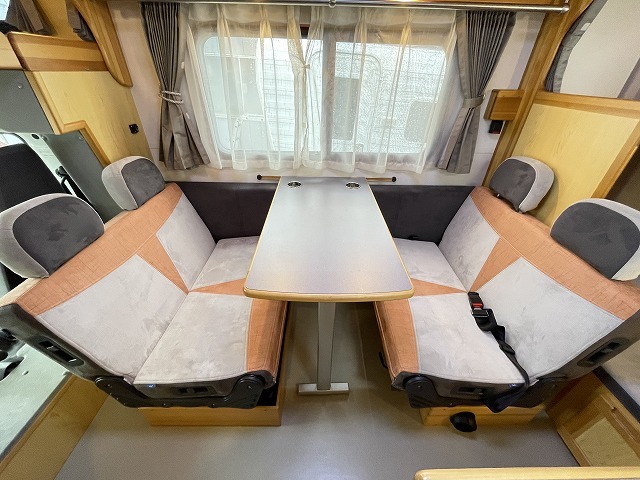 キャンピングカーキャブコン