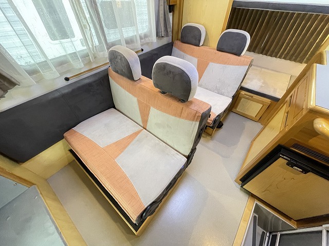 キャンピングカーキャブコン