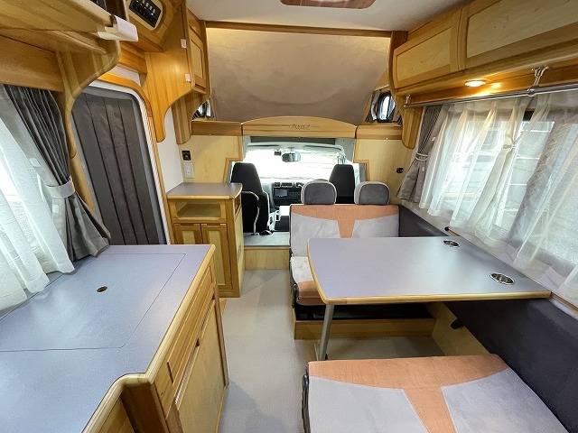 キャンピングカーキャブコン