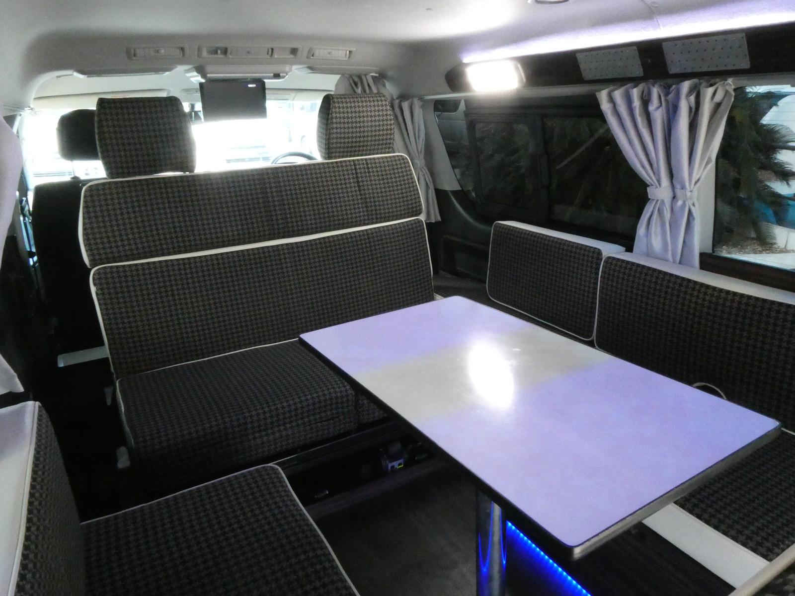 キャンピングカーバンコン