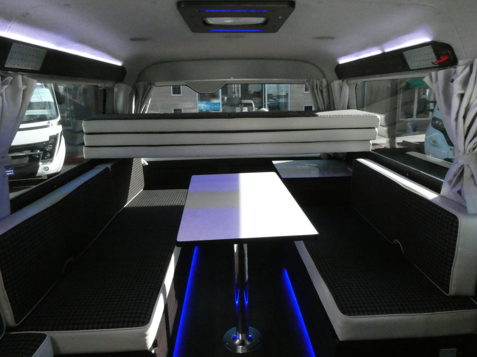 キャンピングカーバンコン