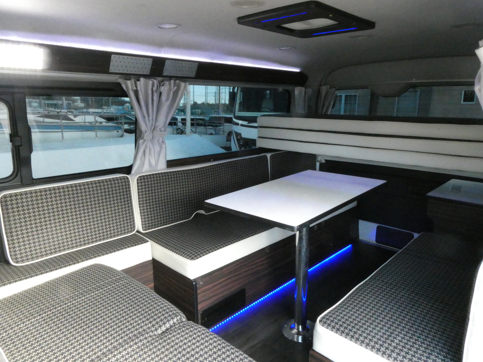 キャンピングカーバンコン