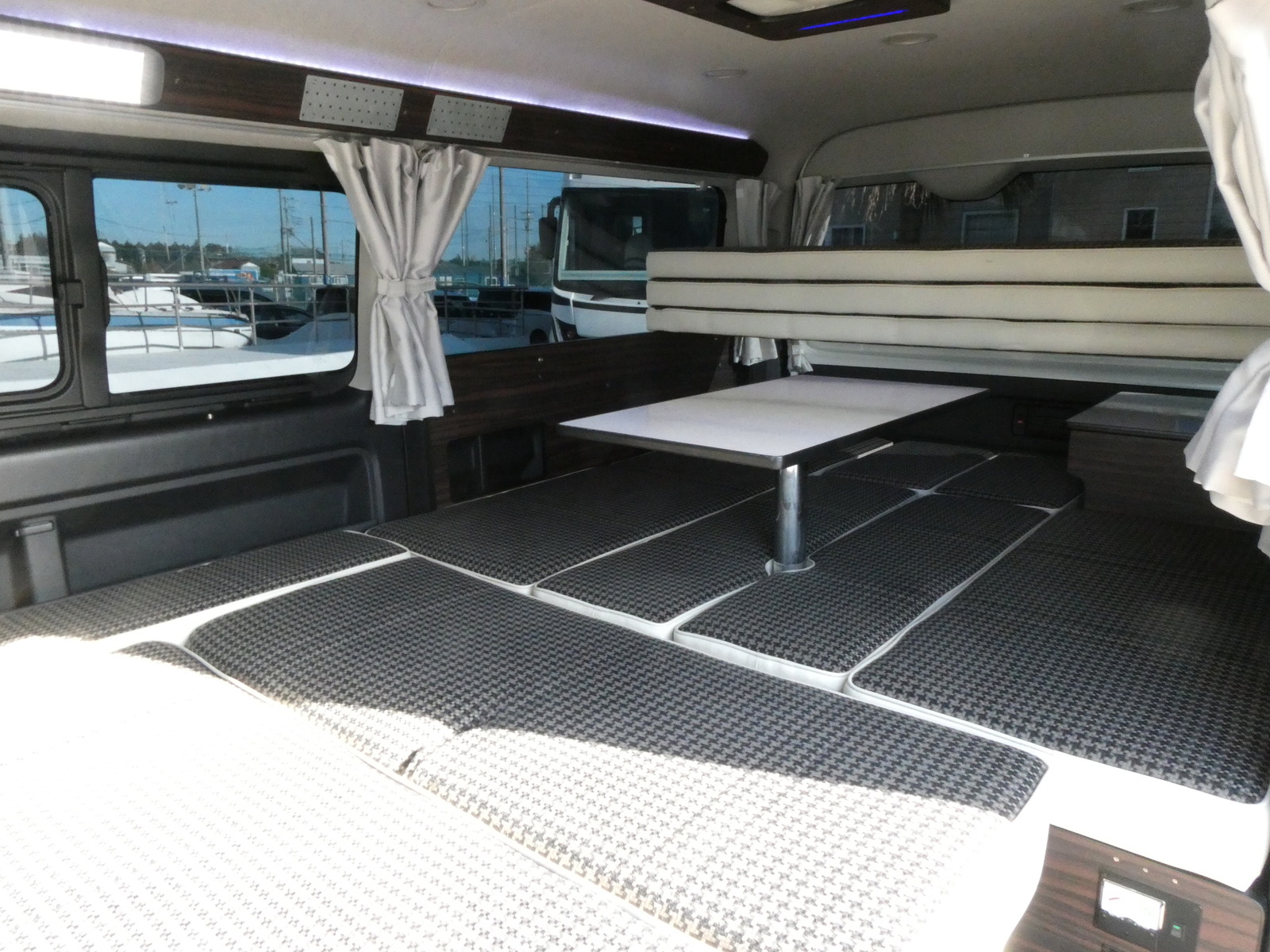 キャンピングカーバンコン