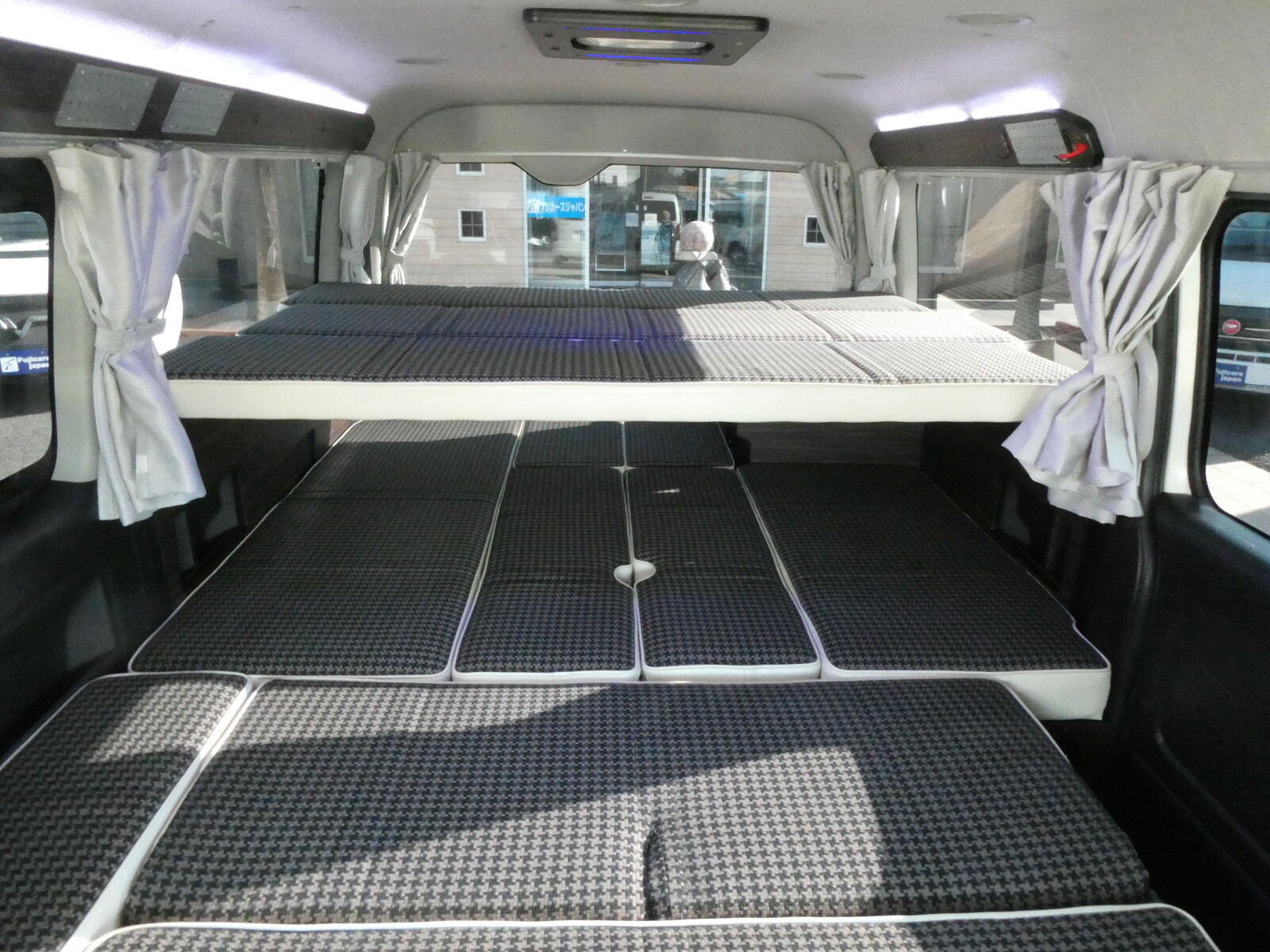 キャンピングカーバンコン