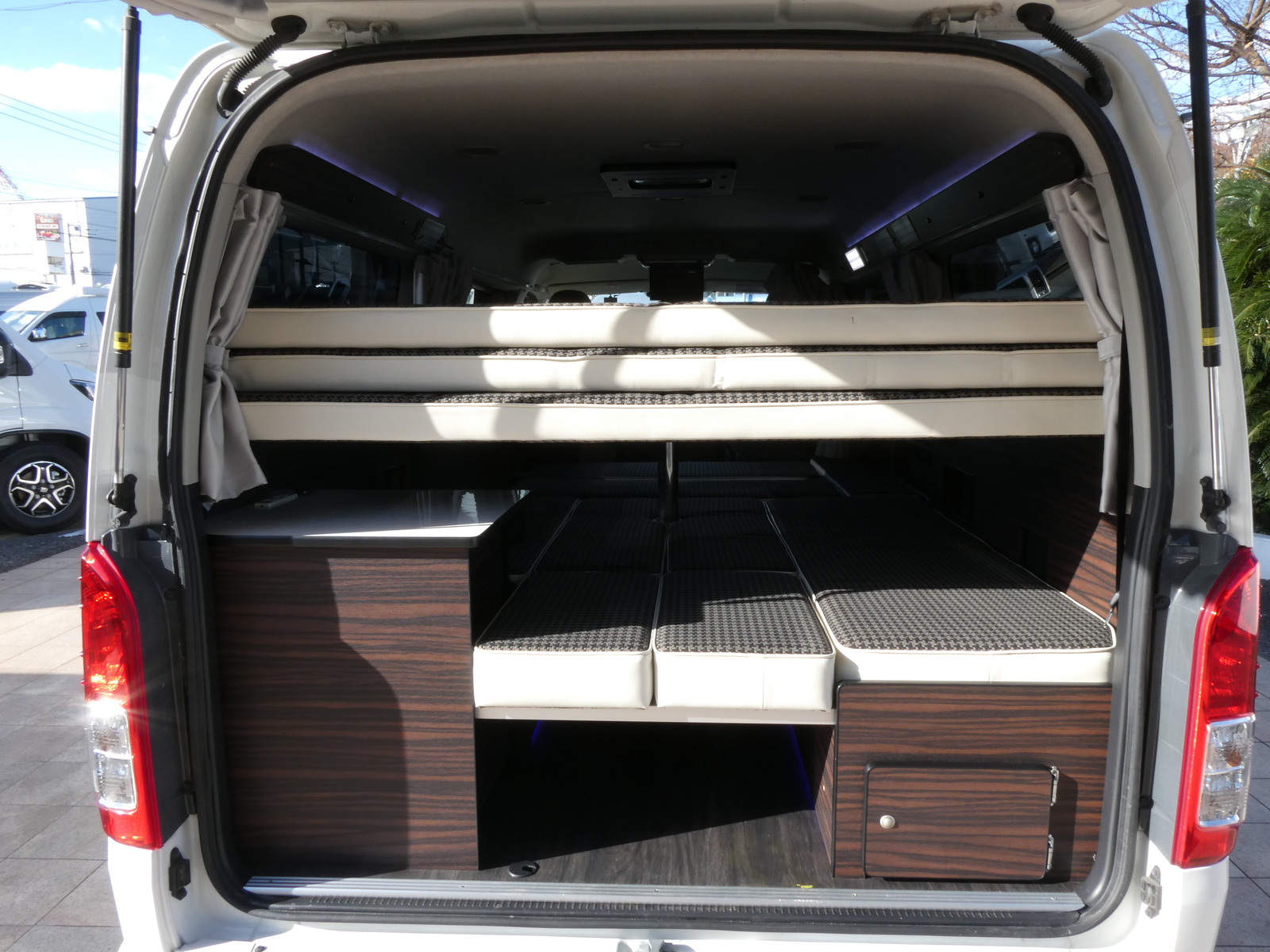 キャンピングカーバンコン