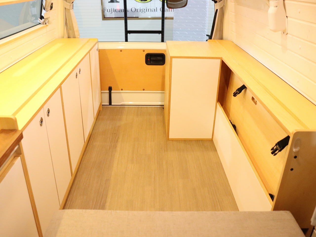 キャンピングカーバンコン