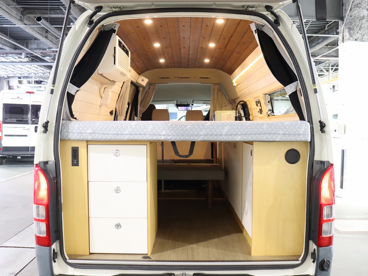 キャンピングカーバンコン