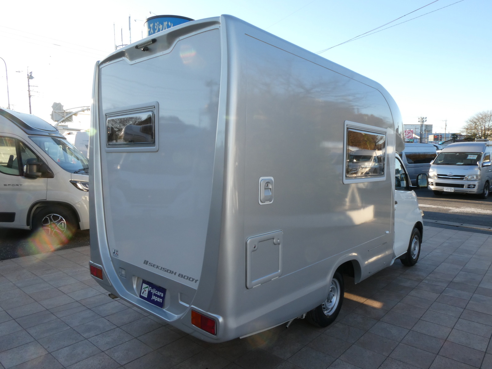 キャンピングカーキャブコン