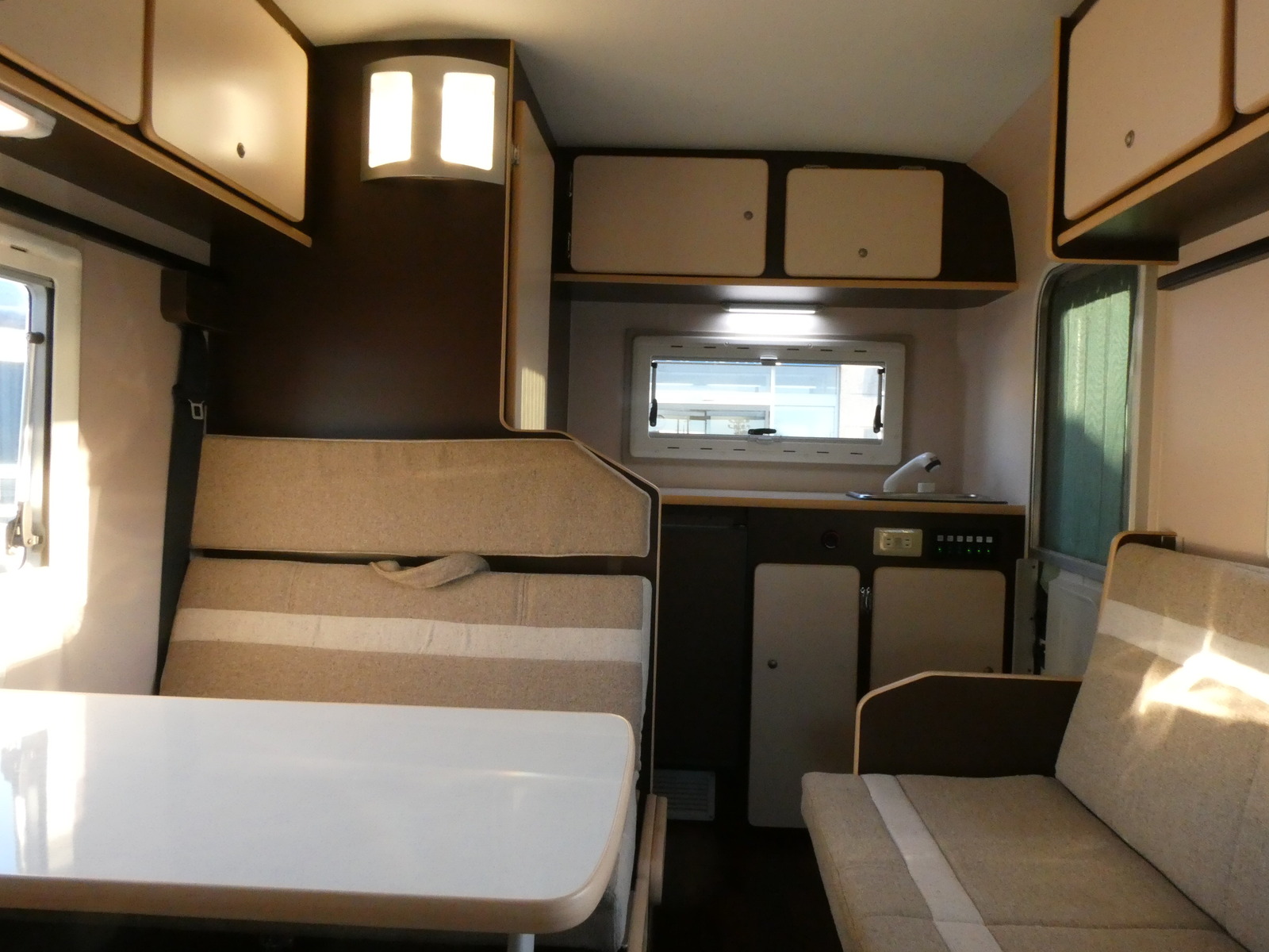 キャンピングカーキャブコン