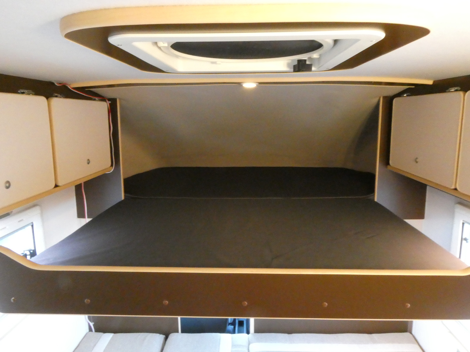 キャンピングカーキャブコン