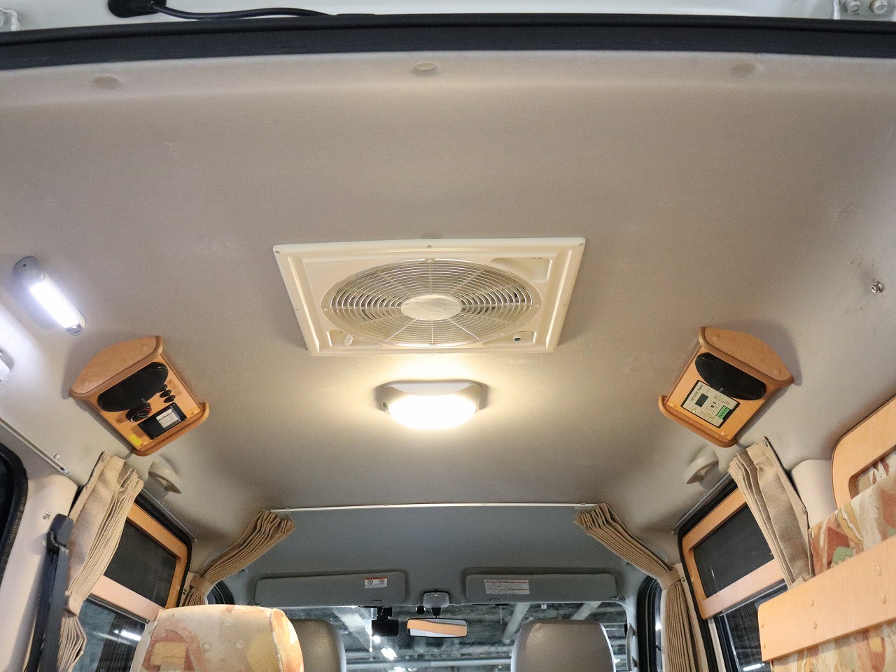 キャンピングカーバンコン