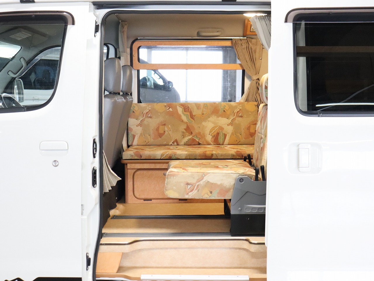 キャンピングカーバンコン