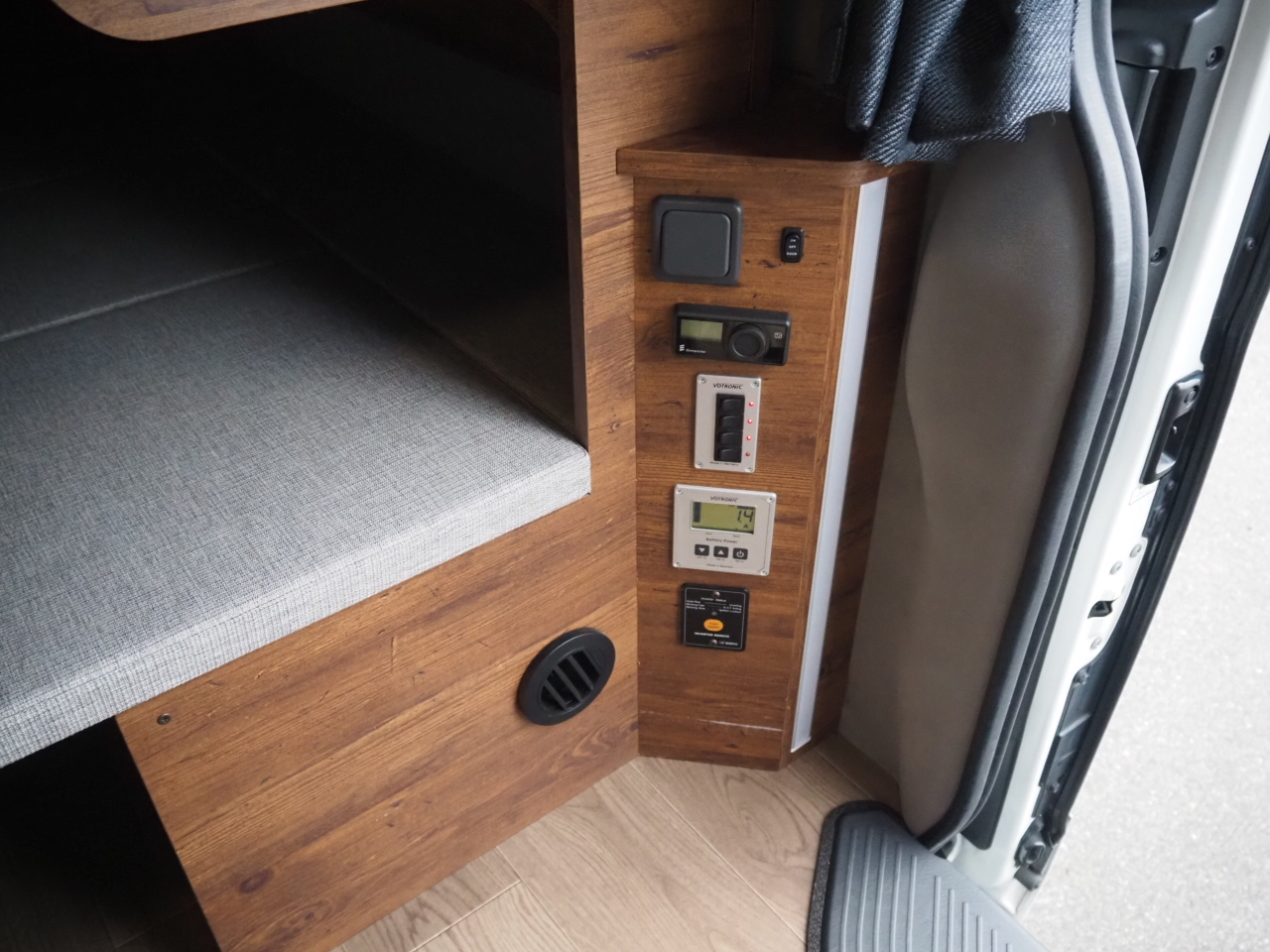 キャンピングカーバンコン