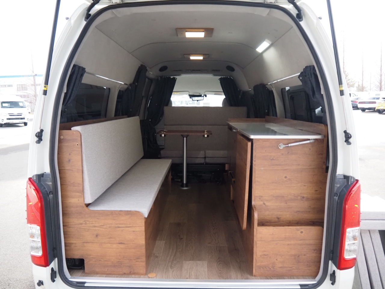 キャンピングカーバンコン