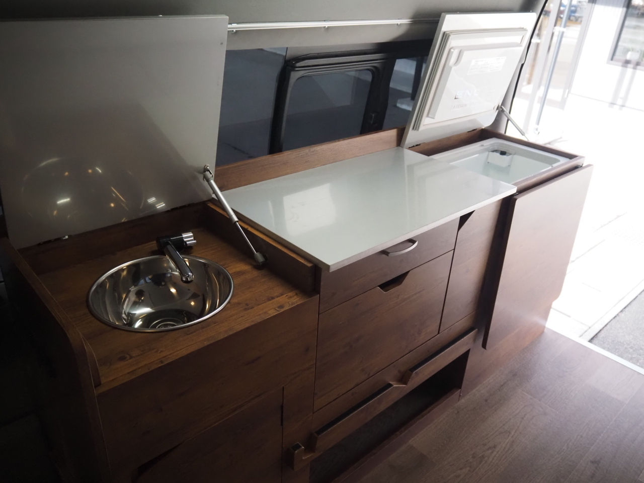 キャンピングカーバンコン