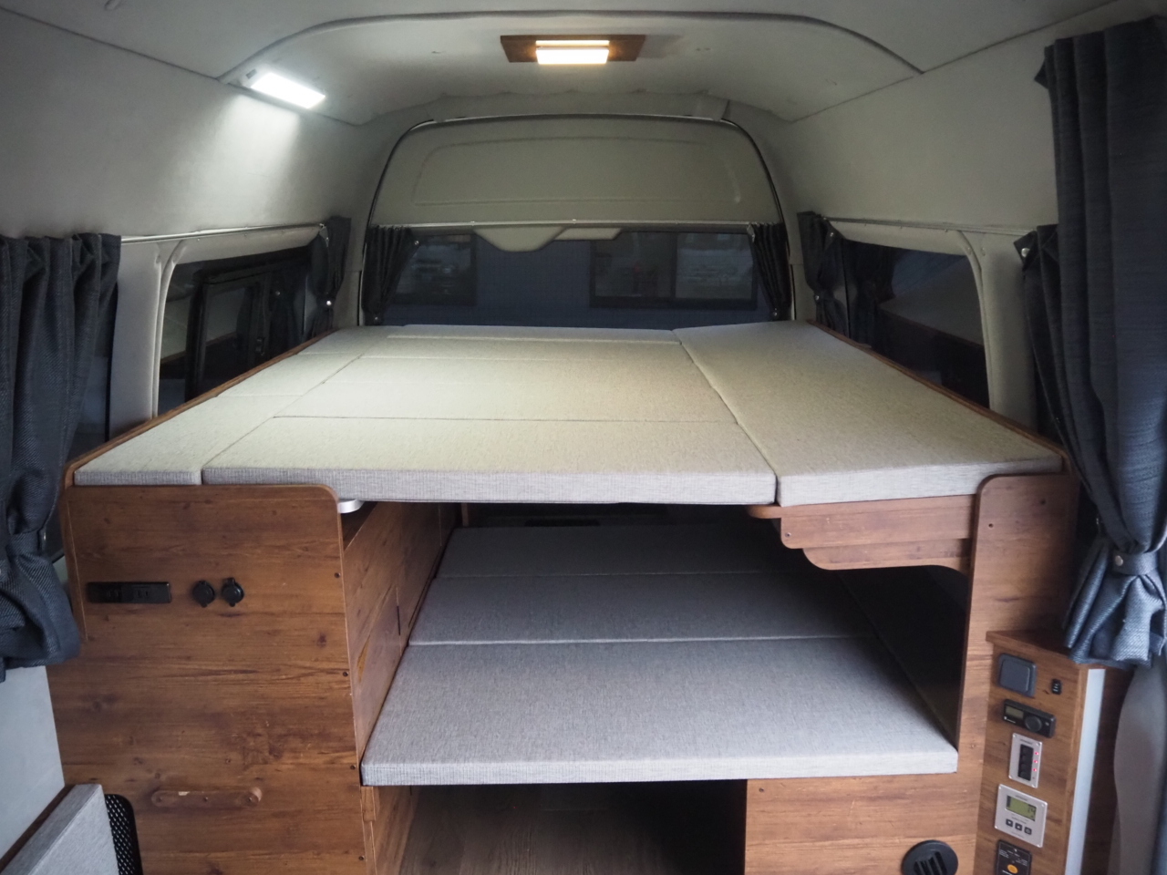 キャンピングカーバンコン