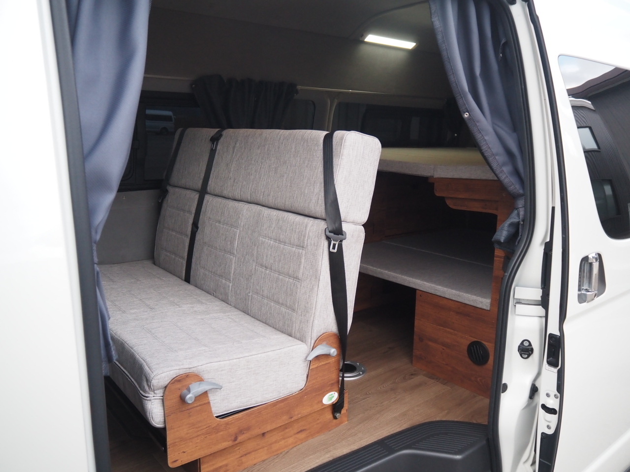 キャンピングカーバンコン