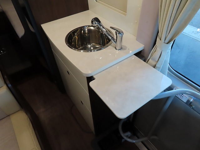 キャンピングカーバスコン