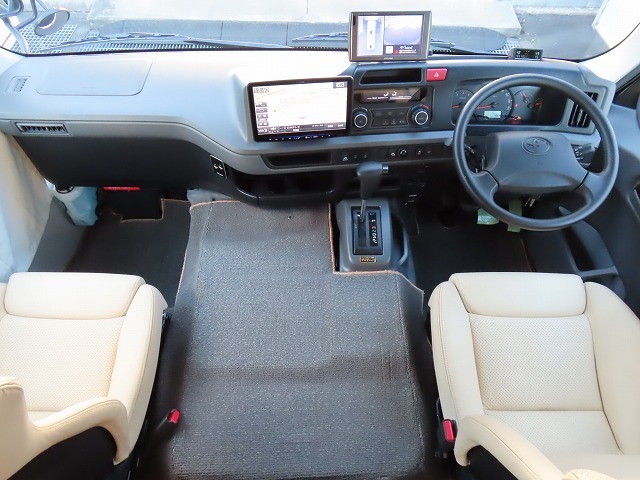 キャンピングカーバスコン