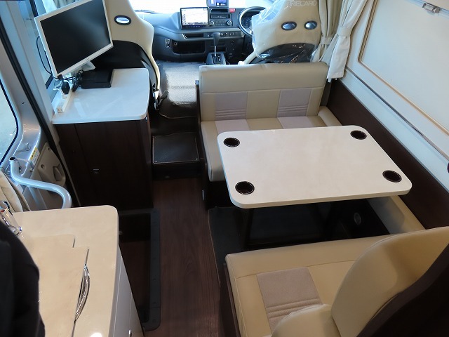 キャンピングカーバスコン