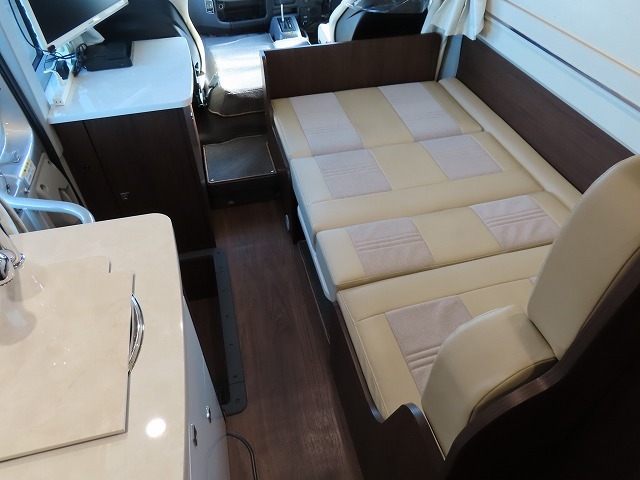 キャンピングカーバスコン