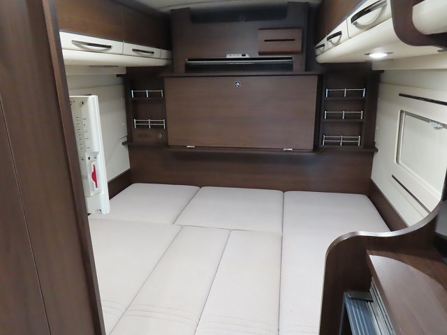 キャンピングカーバスコン