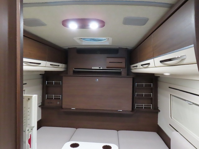 キャンピングカーバスコン