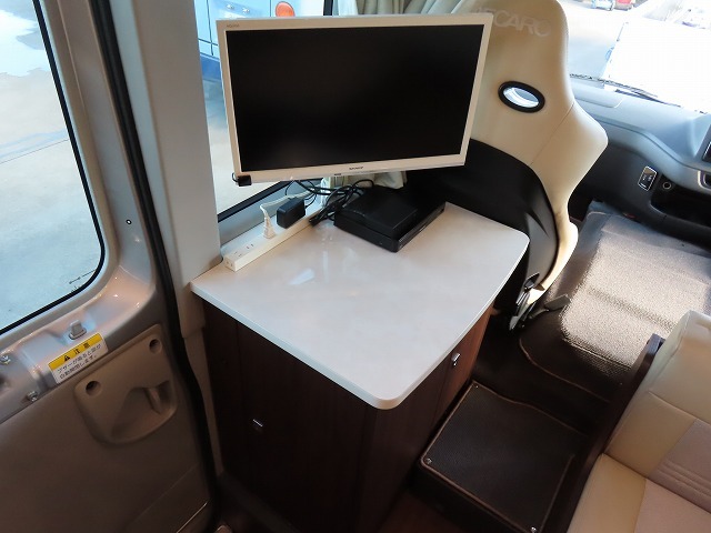 キャンピングカーバスコン