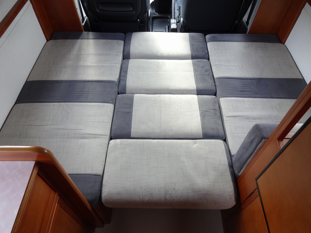 キャンピングカーキャブコン