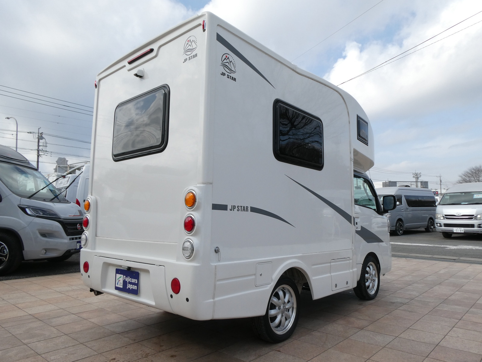 キャンピングカー軽キャンパー