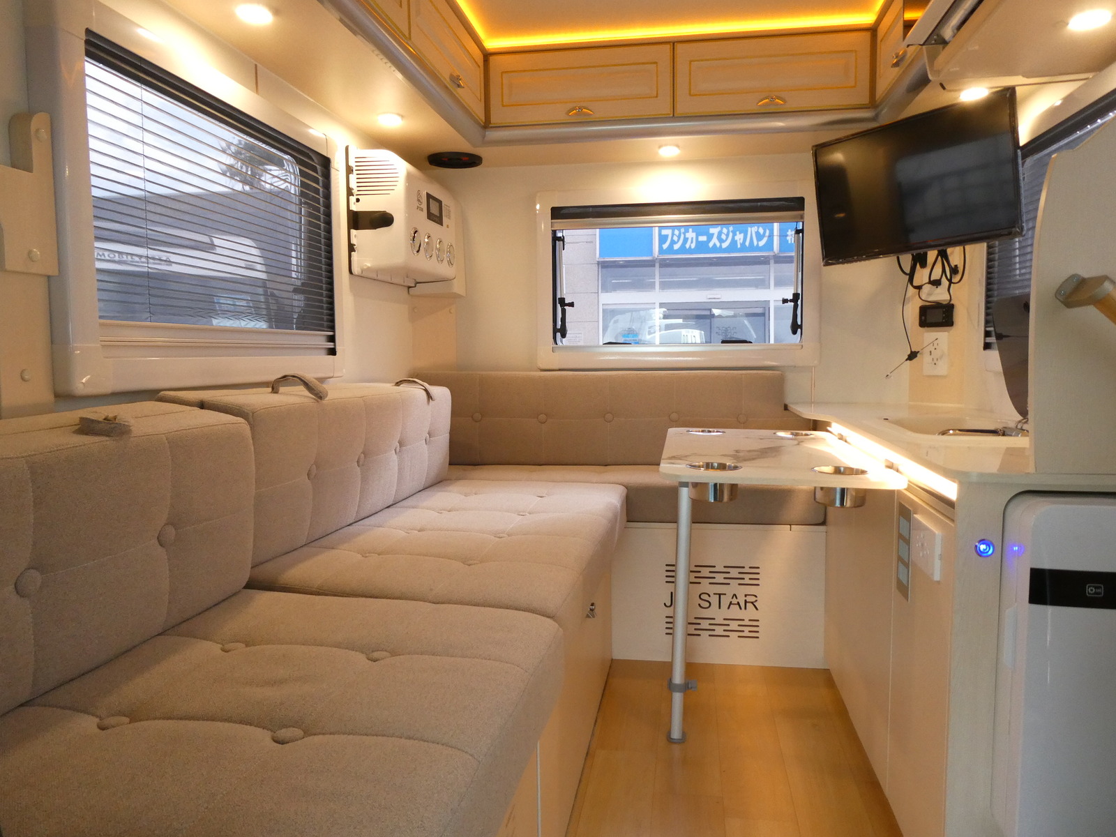 キャンピングカー軽キャンパー