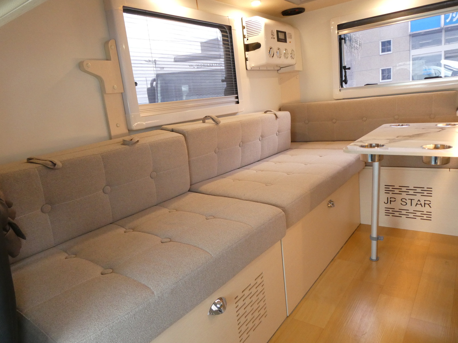 キャンピングカー軽キャンパー